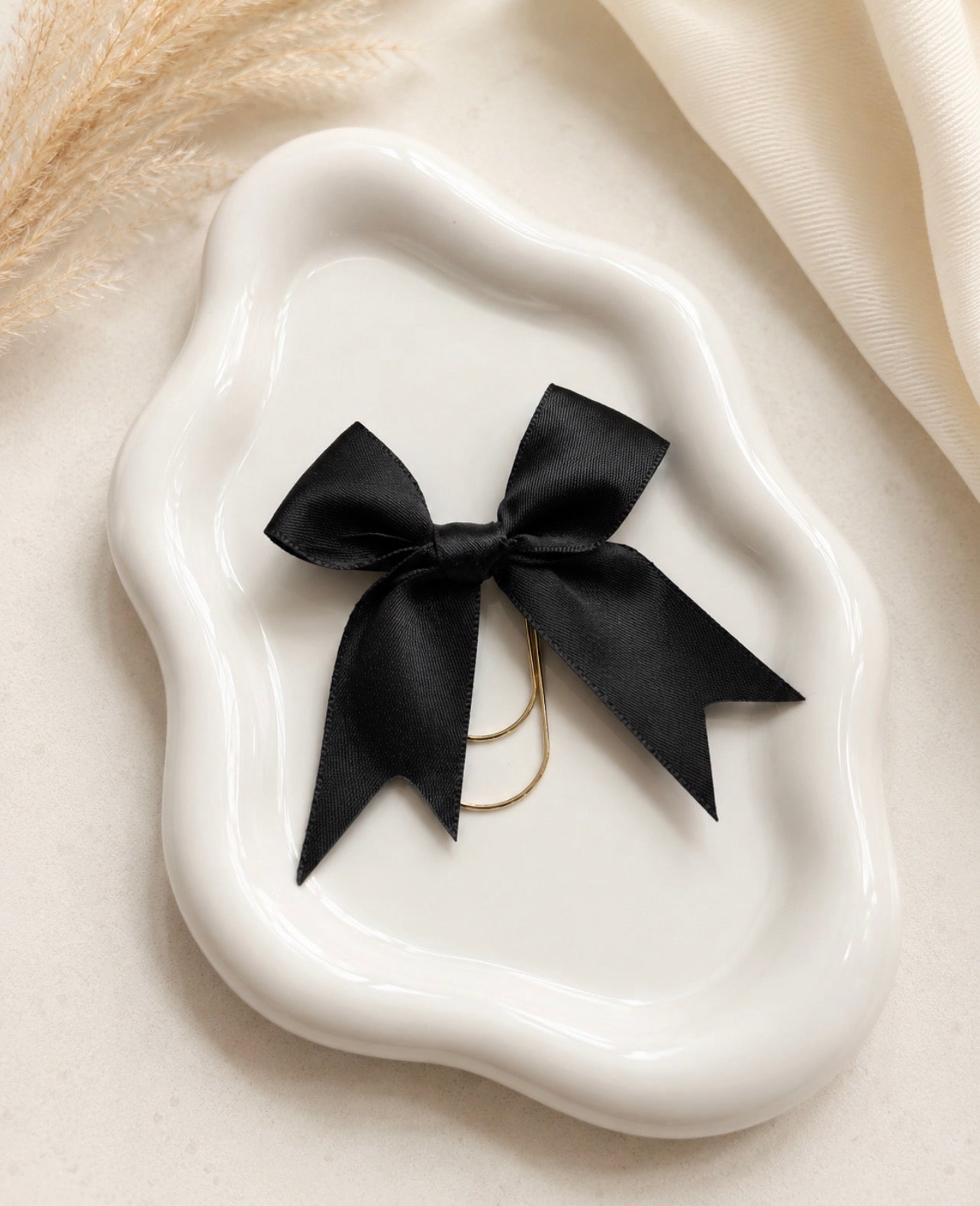 LUXE SATIN BOW PAPER CLIP