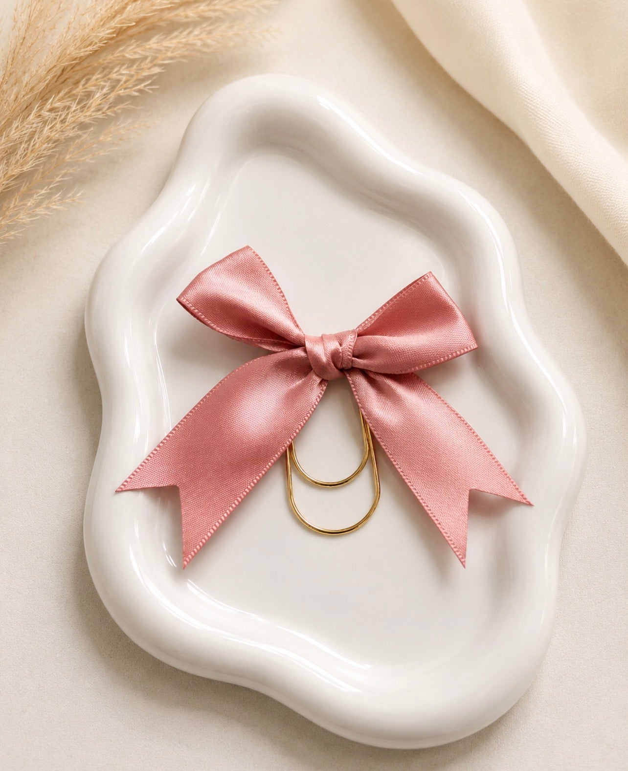 LUXE SATIN BOW PAPER CLIP