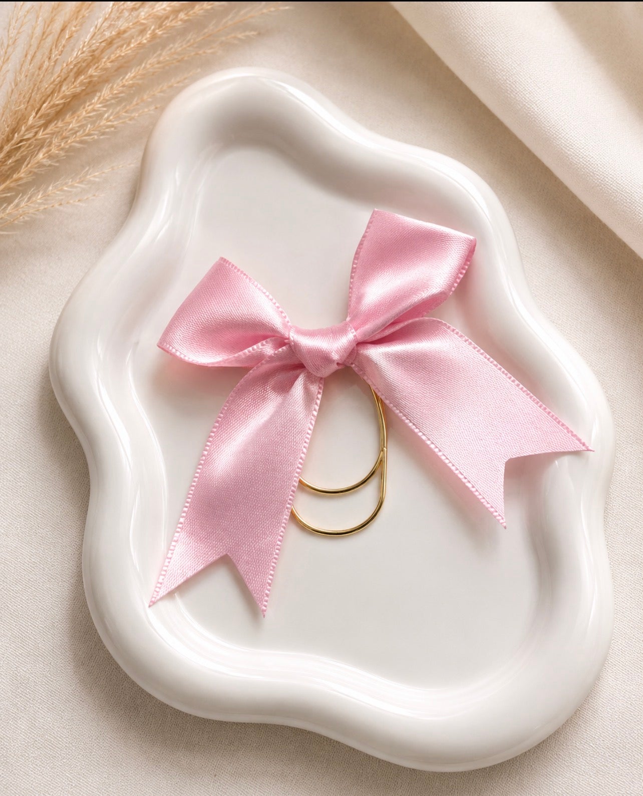 LUXE SATIN BOW PAPER CLIP