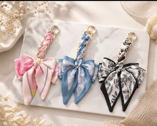 LUX BOW CHARM