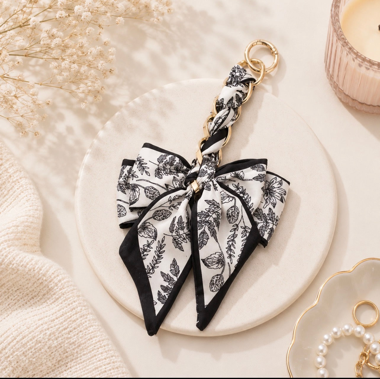 LUX BOW CHARM