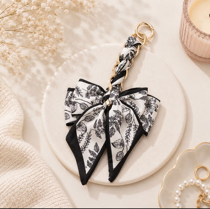 LUX BOW CHARM